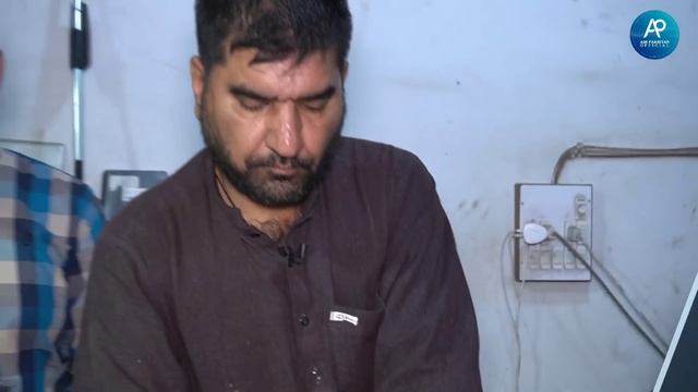 Iphone only 999 | Karachi Mobile Phone Market | Sher shah market karachi | смотреть онлайн