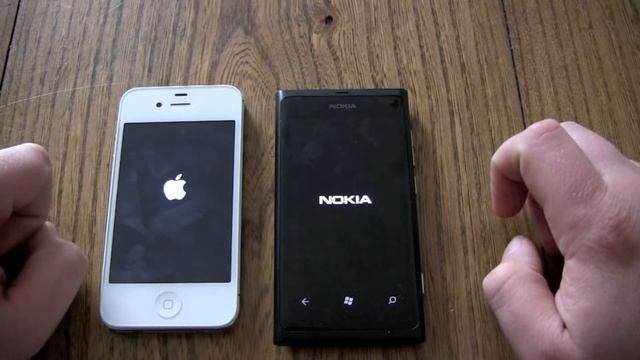 Apple iPhone 4S vs Nokia Lumia 800 - Boot Rennen смотреть онлайн