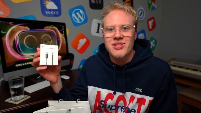 Apple's 2021 Surprise! REAL AirTags Video! смотреть онлайн