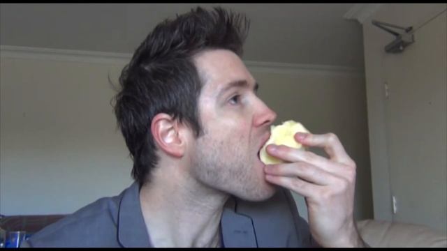 How to eat an apple - part 1 смотреть онлайн