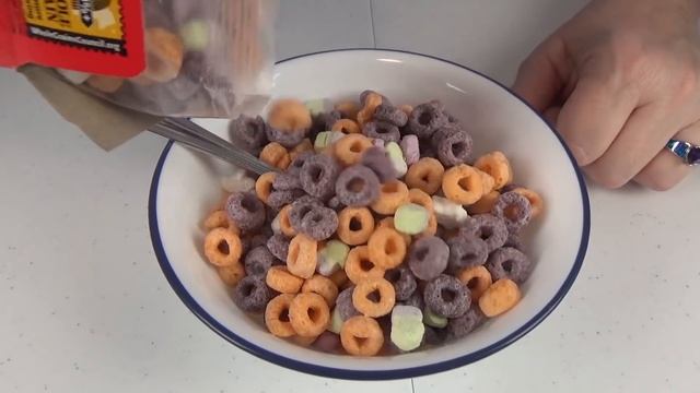 Spooky Cereals Apple Jacks Froot Loops Chocolate Frosted Flakes Spoooky Marshmallows смотреть онлайн