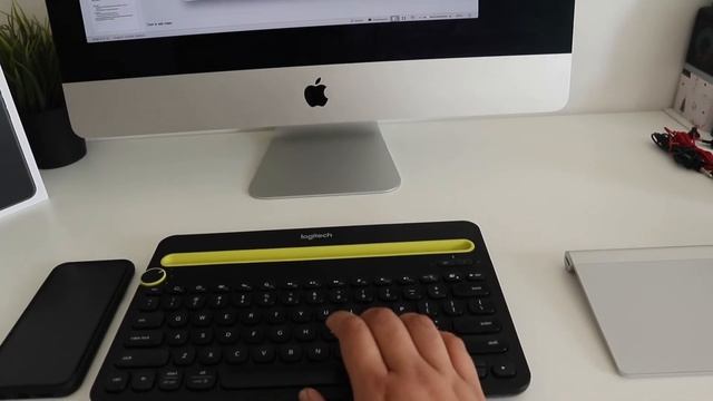 Gadget Review | Logitech K480 vs Apple Magic Keyboard | Berbaloikah?? смотреть онлайн