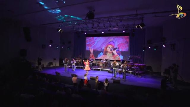 "Місяць і Зіронька" - Олена Кулик та ансамбль "Дніпро" (м.Київ) смотреть онлайн