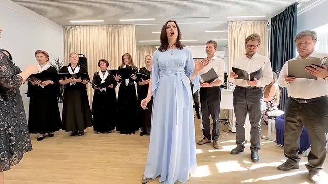 Санта Лючия. Ульяна Бородина и хор школы "Звучи" смотреть онлайн