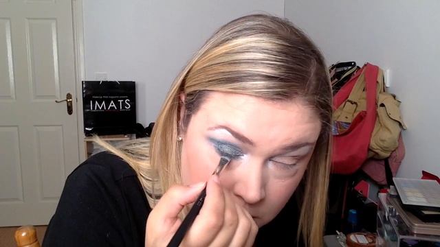 Dark Blue Smoky Eye using MAC Steel Blue Pigment from IMATS смотреть онлайн