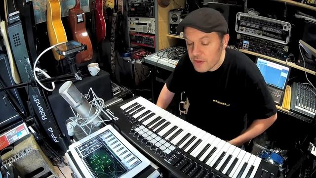 AniMoog - a MOOG synth on your iOS device смотреть онлайн