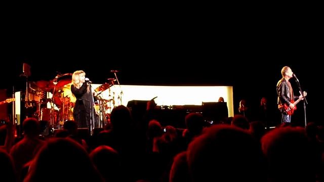 Fleetwood Mac "Second Hand News" at Ericsson Globe Arena, Stockholm Sweden 2009-10-10 смотреть онлайн