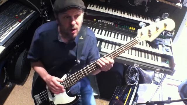 Bass Lessons - Play That Funky Music смотреть онлайн