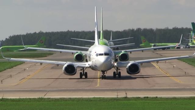 Domodedovo, Boeing 737-500 UTair Take-off.