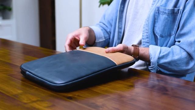 How to Use | The Chase Laptop Sleeve смотреть онлайн