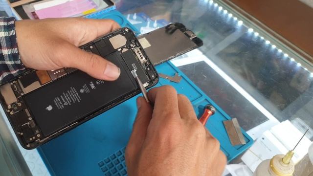 Hướng dẫn pin iphone 7 plus | sửa chữa điện thoại смотреть онлайн