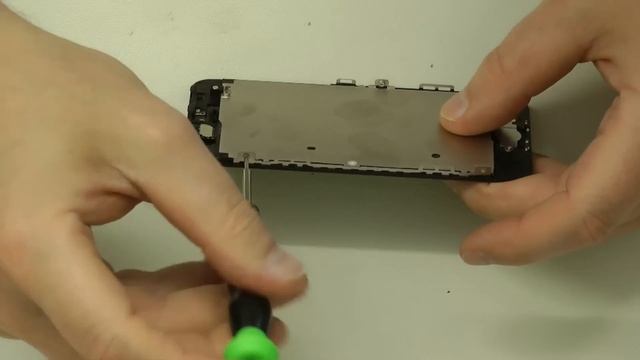IPhone 5 Display wechseln, tauschen, umbau Frontkamera, sensoren, Homebutton, Touchscreen, Deutsch смотреть онлайн