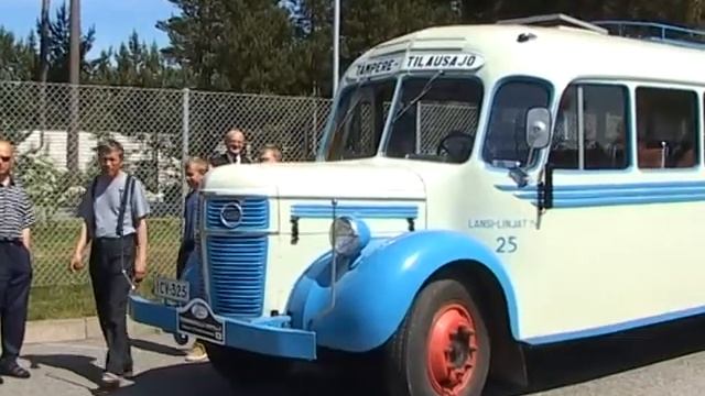 Linja-auto 100 vuotta — Museobussit Uudessakaupungissa kesäkuussa 2005 смотреть онлайн