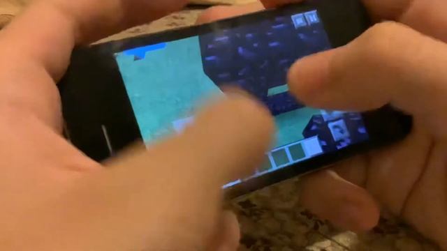 Me Trying to Play Minecraft on my iPhone 4s in April 2021 Plus Comparing with my iPhone 4 gameplay смотреть онлайн