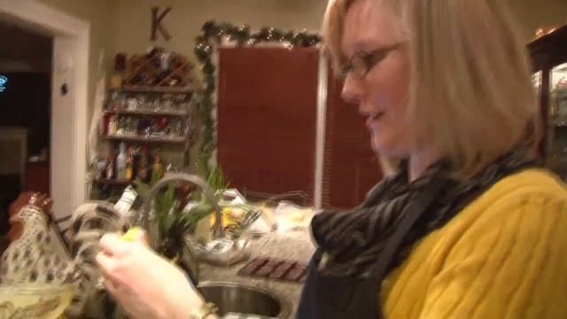 How to Make Sea Salt Caramel Apple Pie - Plate Night episode смотреть онлайн