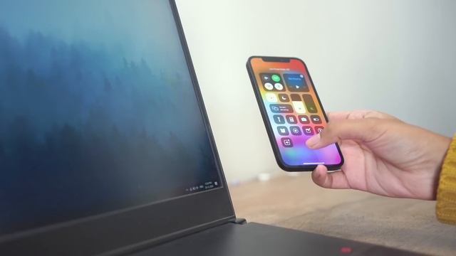 Living With iPhone 12 (Black) - Should You Buy in 2022? смотреть онлайн