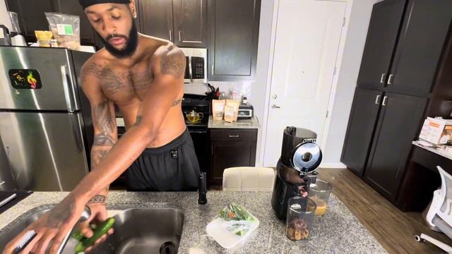 JUICING From The Crib Vlog 1 (Homemade Apple, Grape, Cucumber Juice) DIY смотреть онлайн