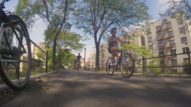 Bike the Big Apple web background video смотреть онлайн