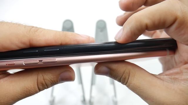 Galaxy Note 7 vs iPhone 6s Plus | Size Comparison смотреть онлайн