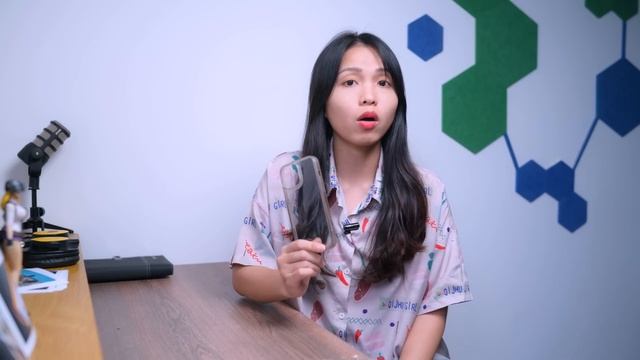 Ốp trong suốt: 50 nghìn hay 500 nghìn đều bị vàng như nhau! смотреть онлайн