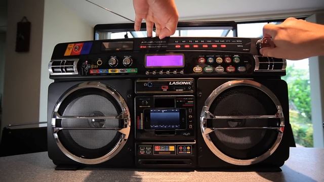 Lasonic i-931X ghetto blaster - the Ultimate iPhone Boombox смотреть онлайн