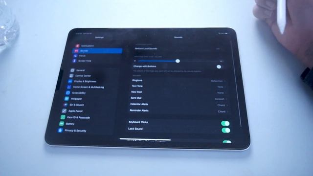 iPad Pro - How to turn on or off keyboard click sounds смотреть онлайн