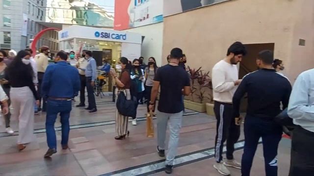 Cyber Hub UNI store reopen after Renovation Big Discount ,Big Line #cyberhub #UNI #iphone смотреть онлайн