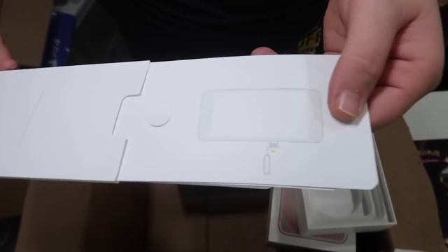 APPLE STORE CLEAN OUT!! FOUND WEIRD APPLE ITEMS!! WHAT IS THIS? *JACKPOT* LETS GOOO!! смотреть онлайн