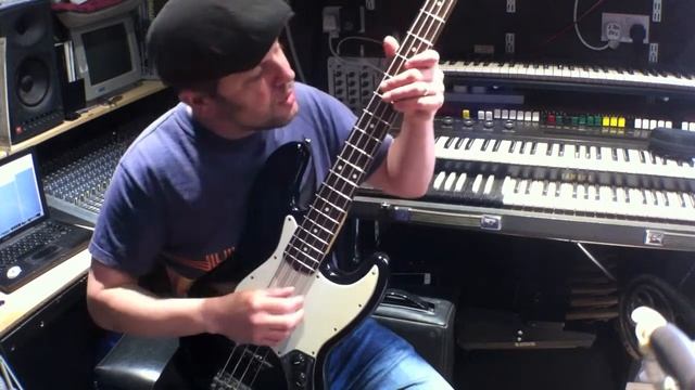Bass Guitar Lessons - Under Pressure смотреть онлайн