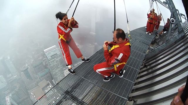 CN Tower (Edge Walk) Proposal in the sky смотреть онлайн