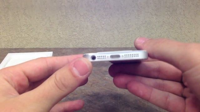 iPhone 5 Unboxing - Black & White Versions - iPhone 4s Comparisons смотреть онлайн