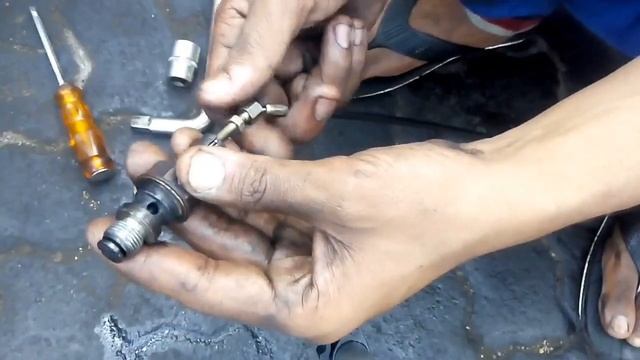 Bullet ka Manual decompresure Kaise kaam karta hai смотреть онлайн