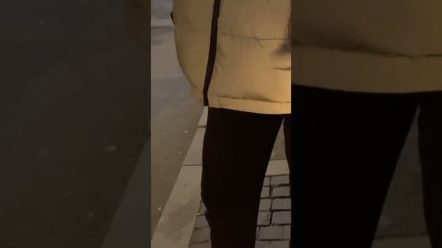 БАБКА мешает прыгать паркур #shorts смотреть онлайн