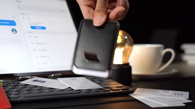 DUX DUCIS-Magnetic Leather Wallet with MagSafe смотреть онлайн