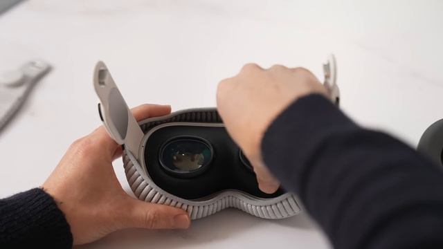 Apple Vision Pro: Complete Unboxing & Set Up! смотреть онлайн