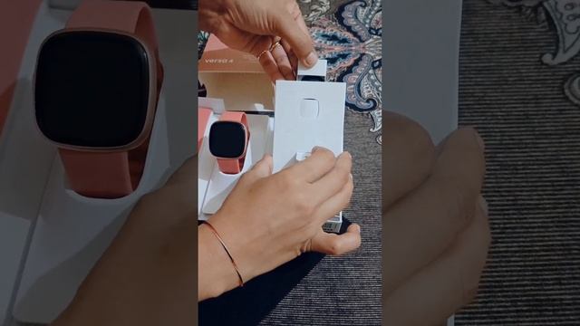 Fitbit Versa 4 copper rose pink sand unboxing смотреть онлайн