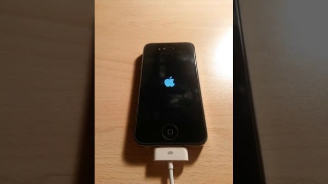 iPhone 4 — 6.1.3 and 7.1.2 Dual Boot смотреть онлайн