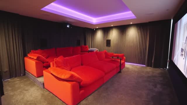 Inside Cristiano Ronaldo’s £5,000,000 Former Cheshire Mansion! смотреть онлайн