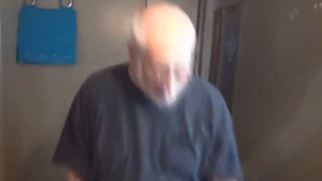 Сын пришел к ЗЛОМУ ДЕДУ , а у него пропала ДЫНЯ смотреть онлайн