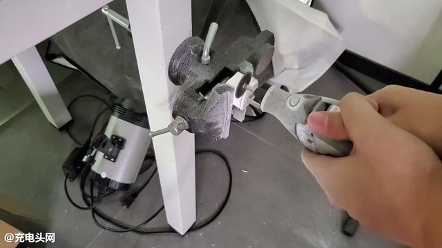 Apple 5W Charger Teardown