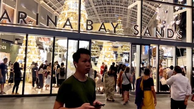 Purchasing my IPhone 15 from World’s First Floating Apple Store, MarinaBaySands,Singapore [Tamil] смотреть онлайн