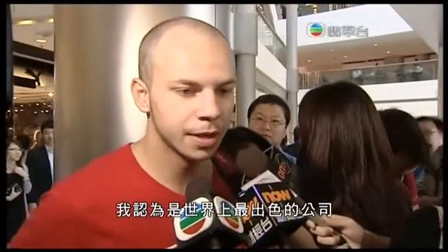 Hong Kong Apple Fans Pay Tribute to Steve Jobs смотреть онлайн