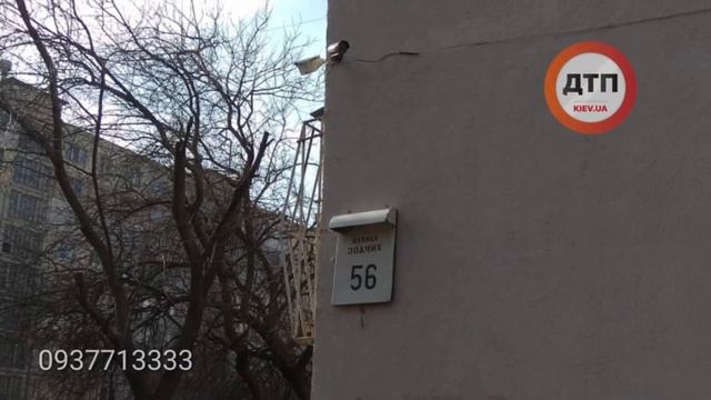 Серьезный пожар в Киеве: Зодчих 56 горел всего лишь мусоропровод но задымило весь подъезд, работали смотреть онлайн