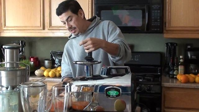30 Day Juice Challenge Day 1 - Carrot, Apple, Celery смотреть онлайн