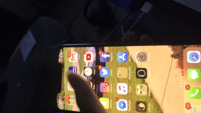 iPhone XS Max screen flicker issue 😑 смотреть онлайн