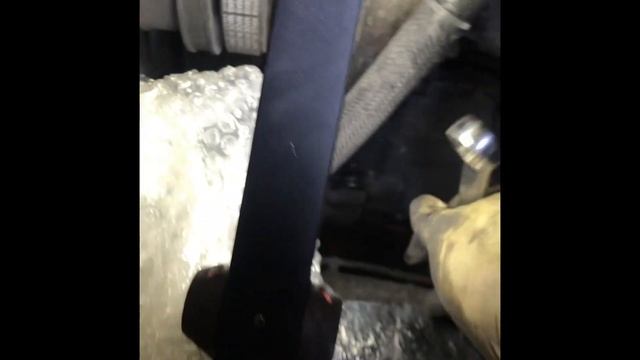 Quitando el compresor de aire de un Cummins N14 / how to remove air compressor Cummins N14. смотреть онлайн