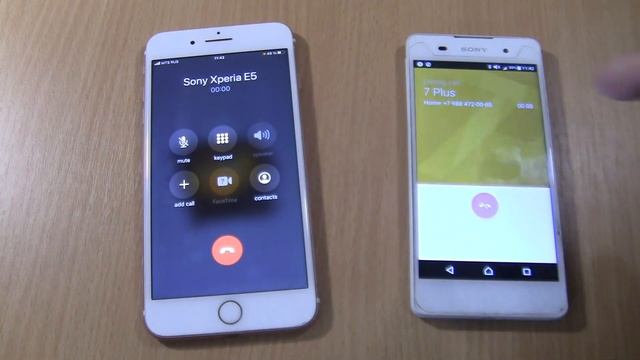 Incoming call & Outgoing call at the Same Time Iphone 7 plus+Sony Xperia E5 смотреть онлайн