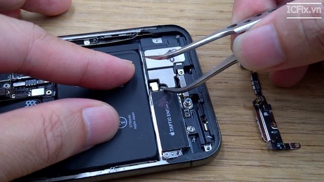 iPhone x loi rung, huong dan thay taptic engine смотреть онлайн