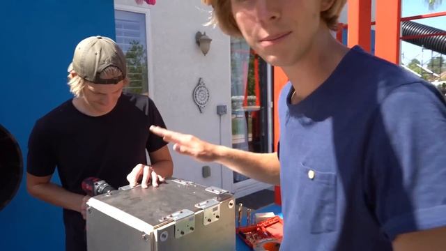 Break into UNBREAKABLE CUBE or LOSE your iPhone! смотреть онлайн