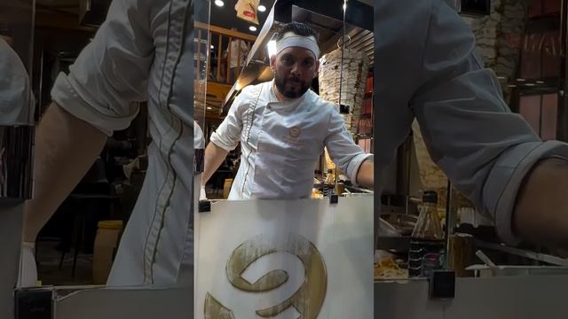 Шаверму ростом с человека готовят в Турции смотреть онлайн